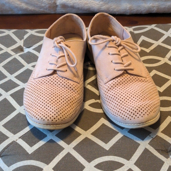 Kelly & Katie Pink Faux Suede Shoes! - Picture 6 of 8